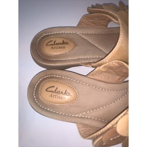 Clarks Artisan Petal Leaf Leather Flip Flop Sandals Sz 9 Tan Brown FLAW - Picture 11 of 12